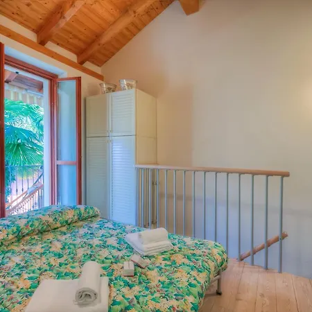 Feriehus La Casa Dell'Uva Fragola Outdoor Space - Happy Rentals