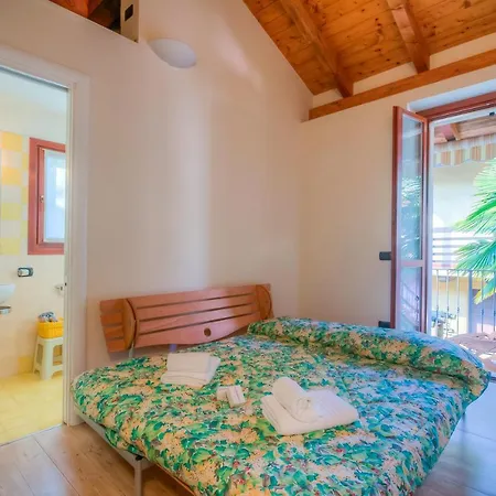La Casa Dell'Uva Fragola Outdoor Space - Happy Rentals Meina