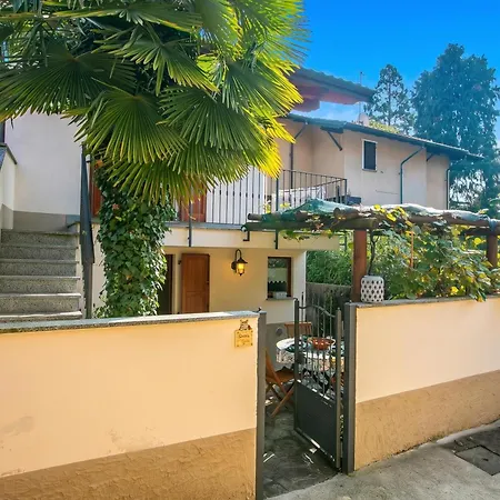Сasa de vacaciones La Casa Dell'Uva Fragola Outdoor Space - Happy Rentals Meina